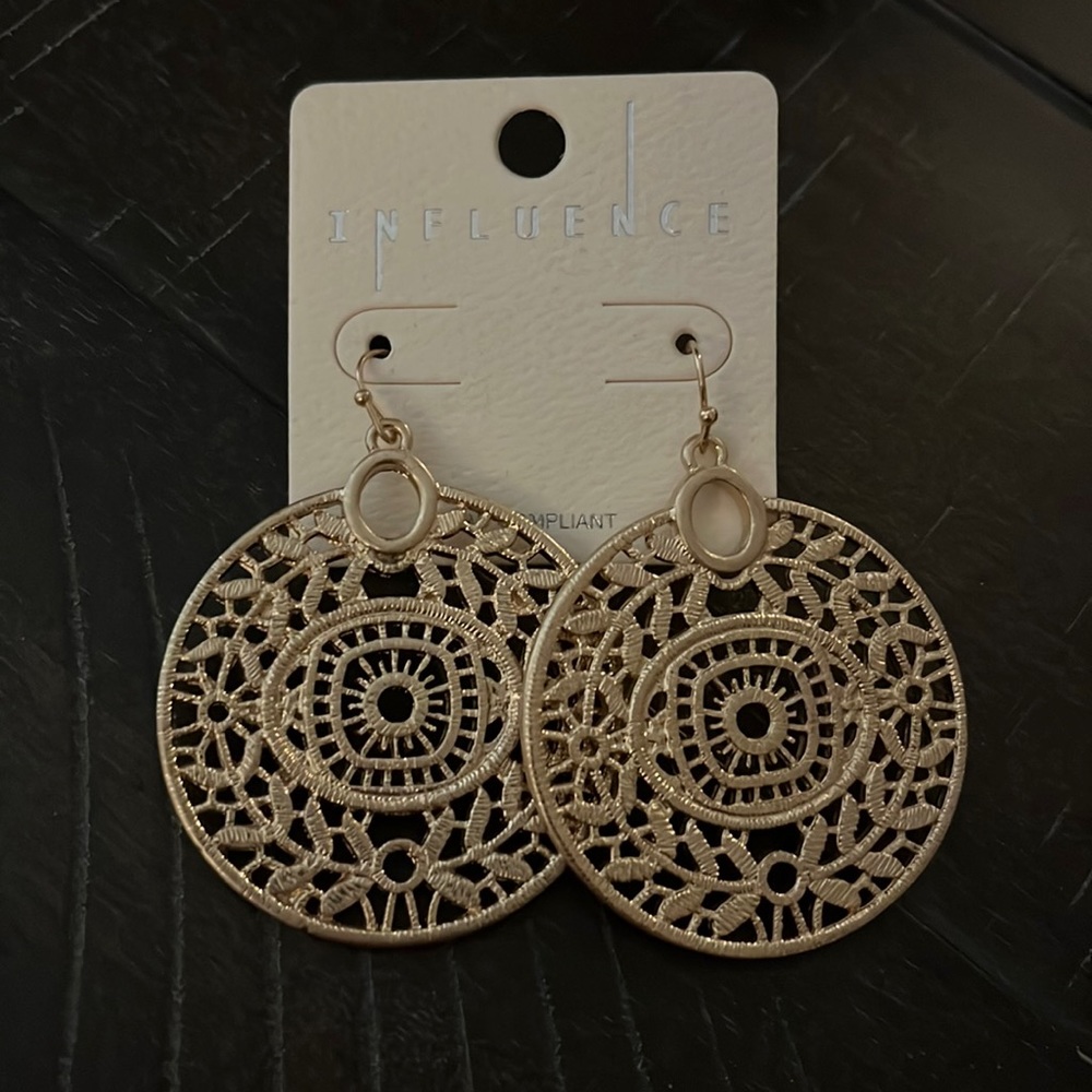 Gold circle earrings